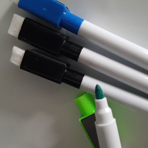 2/15$ NEW 4 pcs Erasable Magnetic Markers for White Boards (Small) - Picture 3 of 8